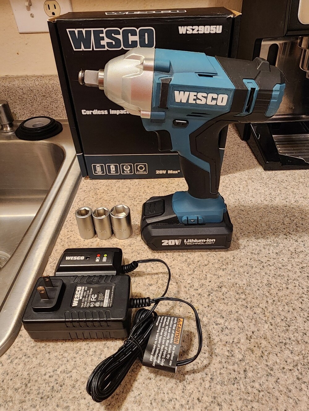 WESCO 20V 12 Cordless Impact Wrench Max Torque 133.5 ft-lbs LED Light 2.0 Batter